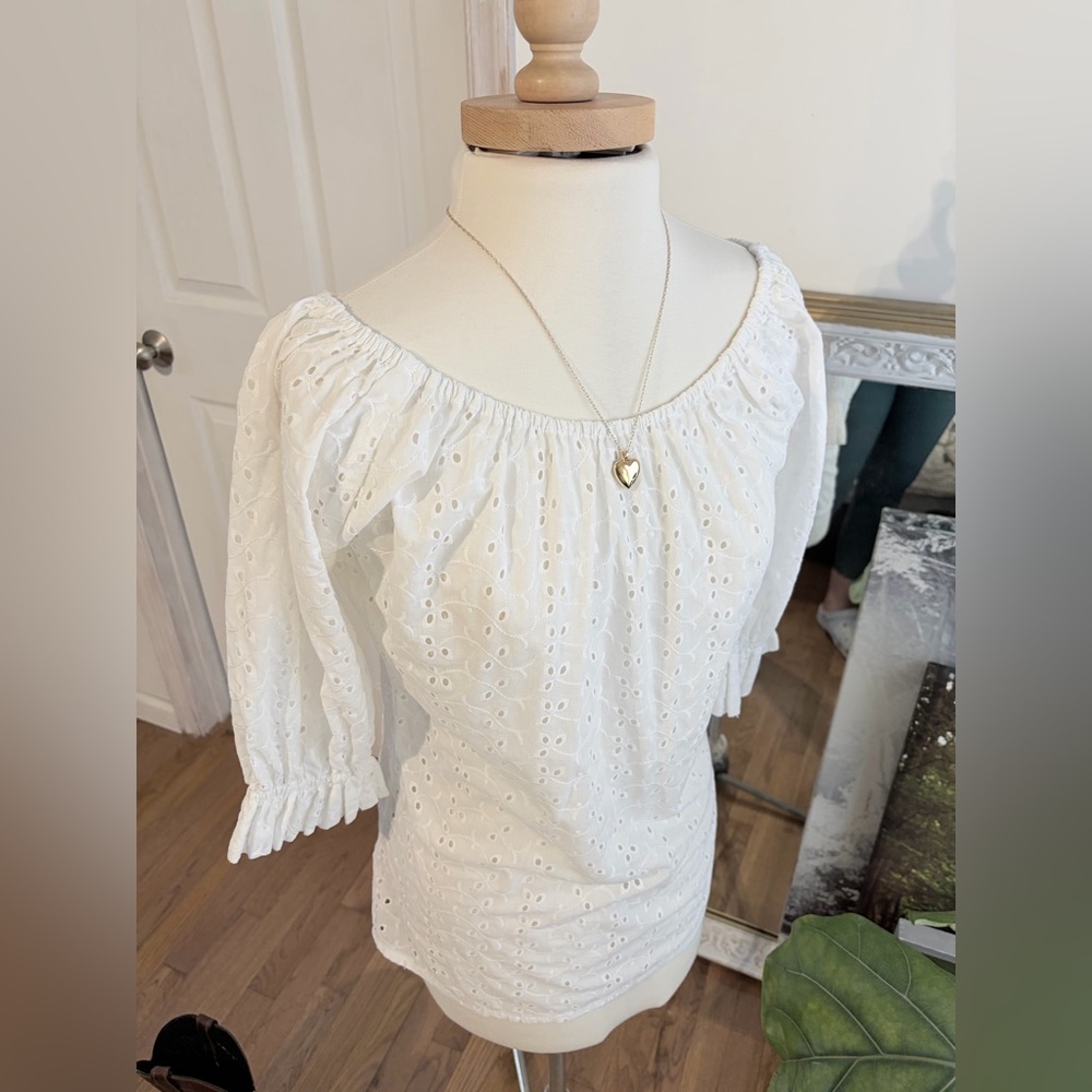 RARE Vintage Eyelet Puff Sleeve Blouse Off-Shoulder Cottagecore Top white